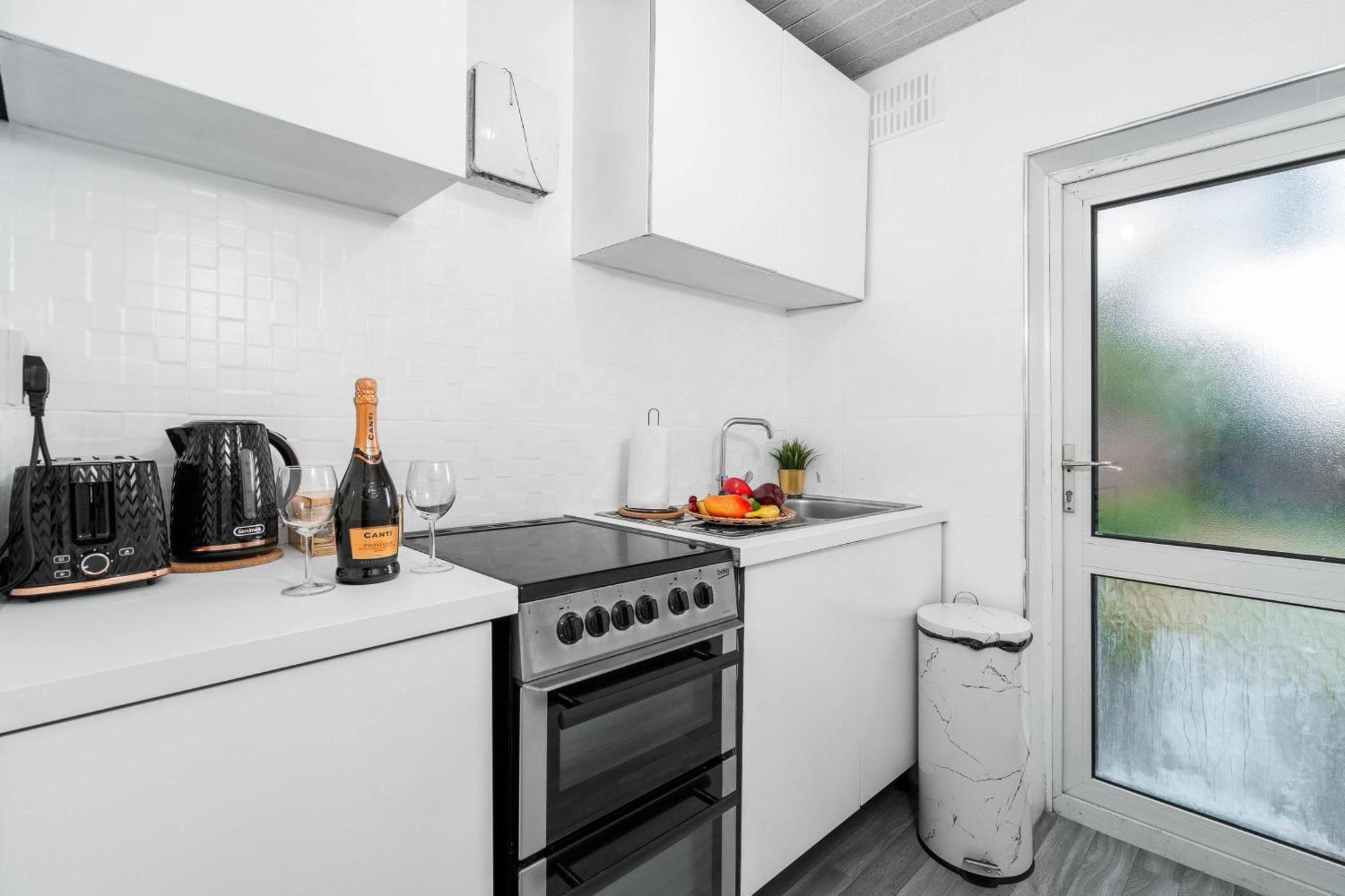4 Bedroom House - Accommodates 7 - Garden - Parking - Netflix - Wifi - 559T Birmingham Exterior photo